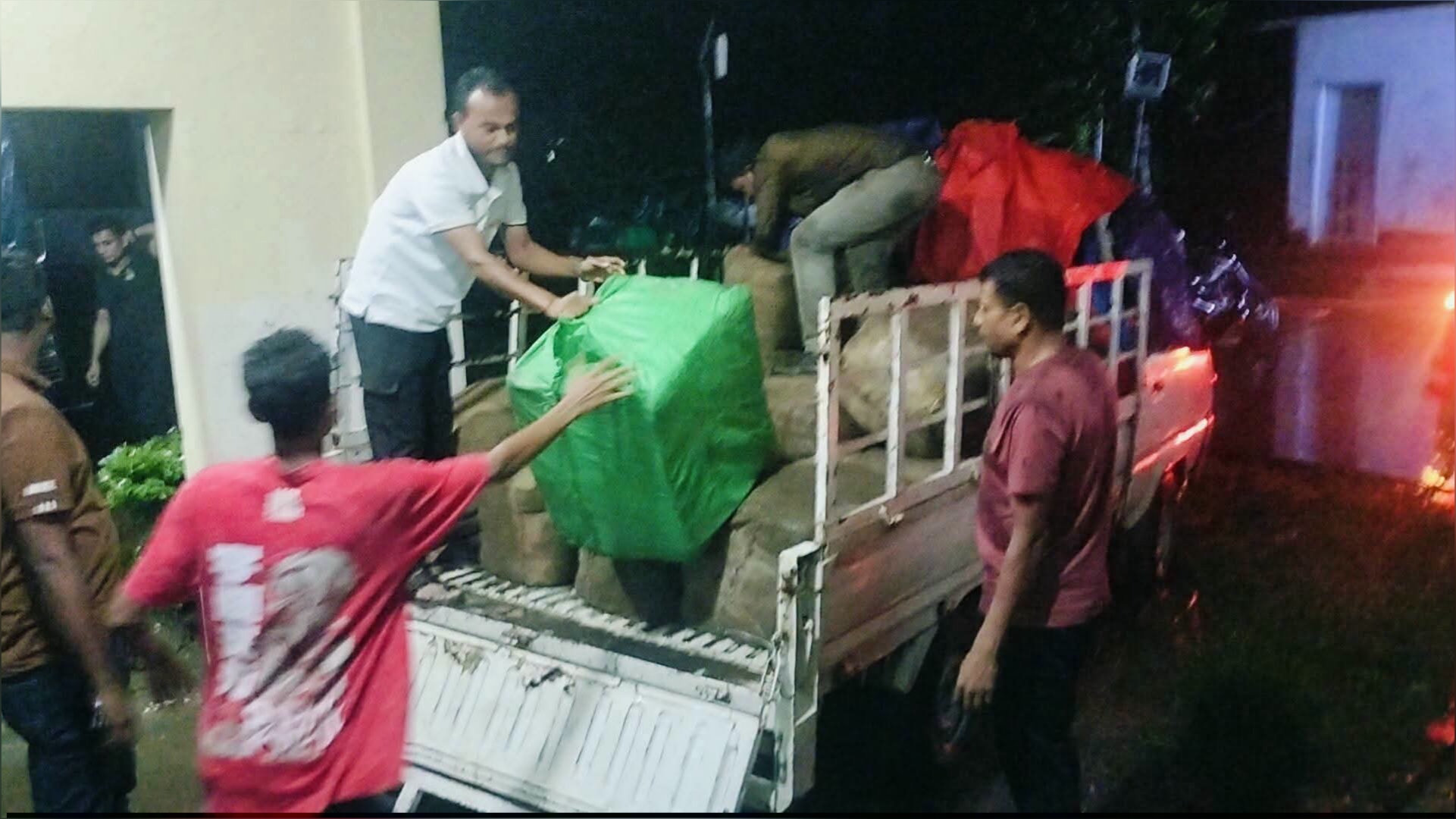 ফুলগাজীতে চোরাচালানের ৪০ লাখ টাকার পণ্য জব্দ