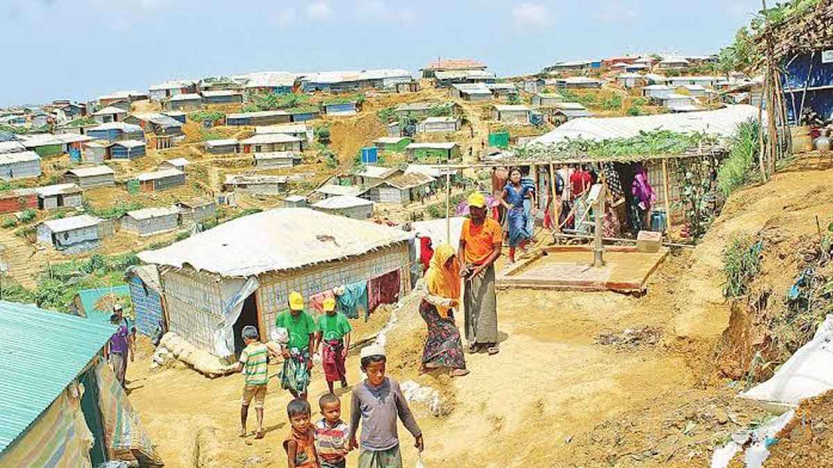 রোহিঙ্গা ক্যাম্পে মাটি চাপায় শিশুর মৃত্যু 