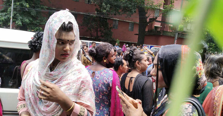 রক্ত দিতে বার্ন ইনস্টিটিউটে ছুটে এলেন তৃতীয় লিঙ্গের শতাধিক মানুষ