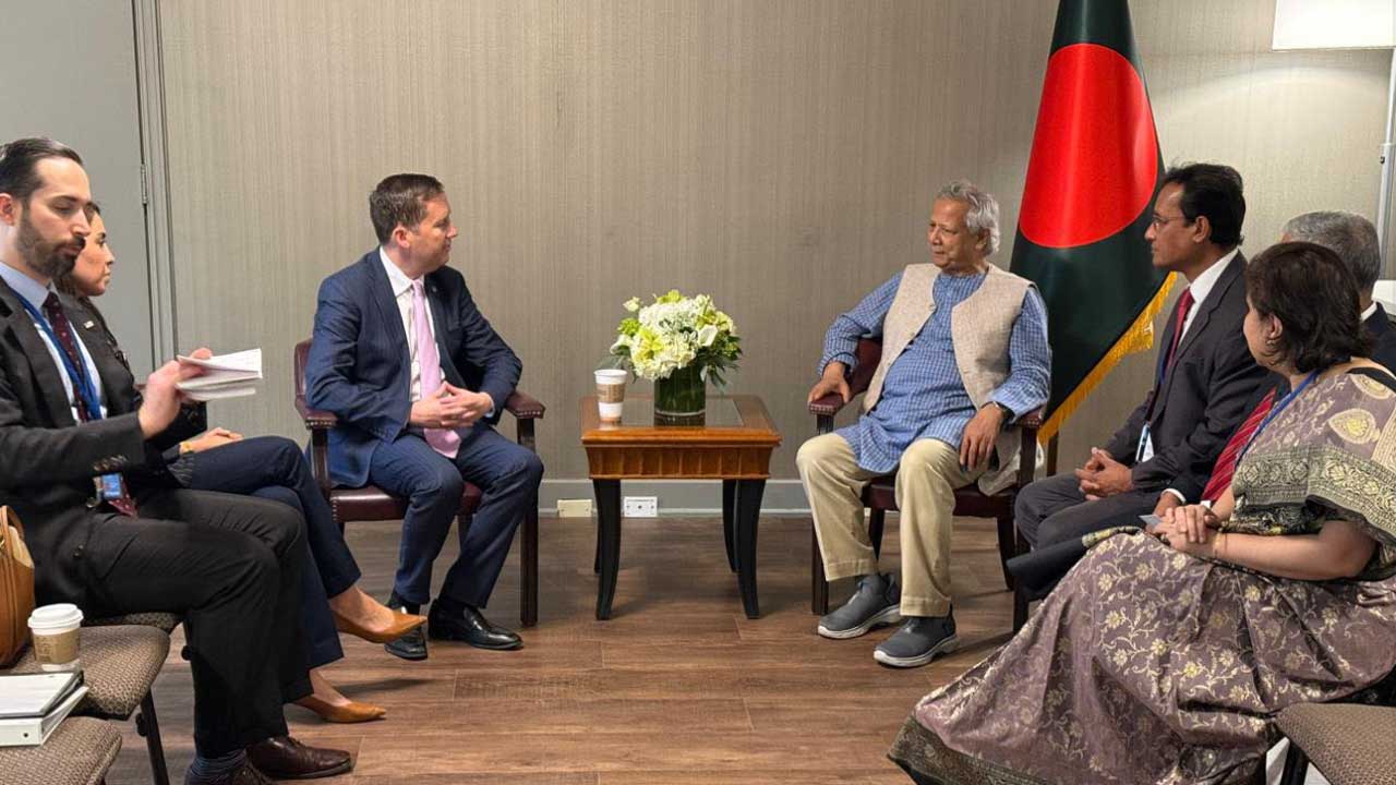 অবাধ, সুষ্ঠু ও শান্তিপূর্ণ নির্বাচন করতে সরকার ব্যাপক প্রস্তুতি নিচ্ছে : প্রধান উপদেষ্টা