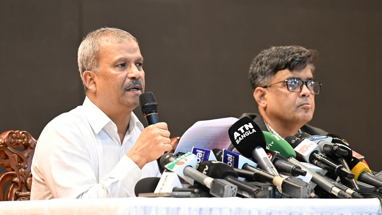 পলাতক ব্যক্তিরা নির্বাচন করতে পারবে না : আসিফ নজরুল