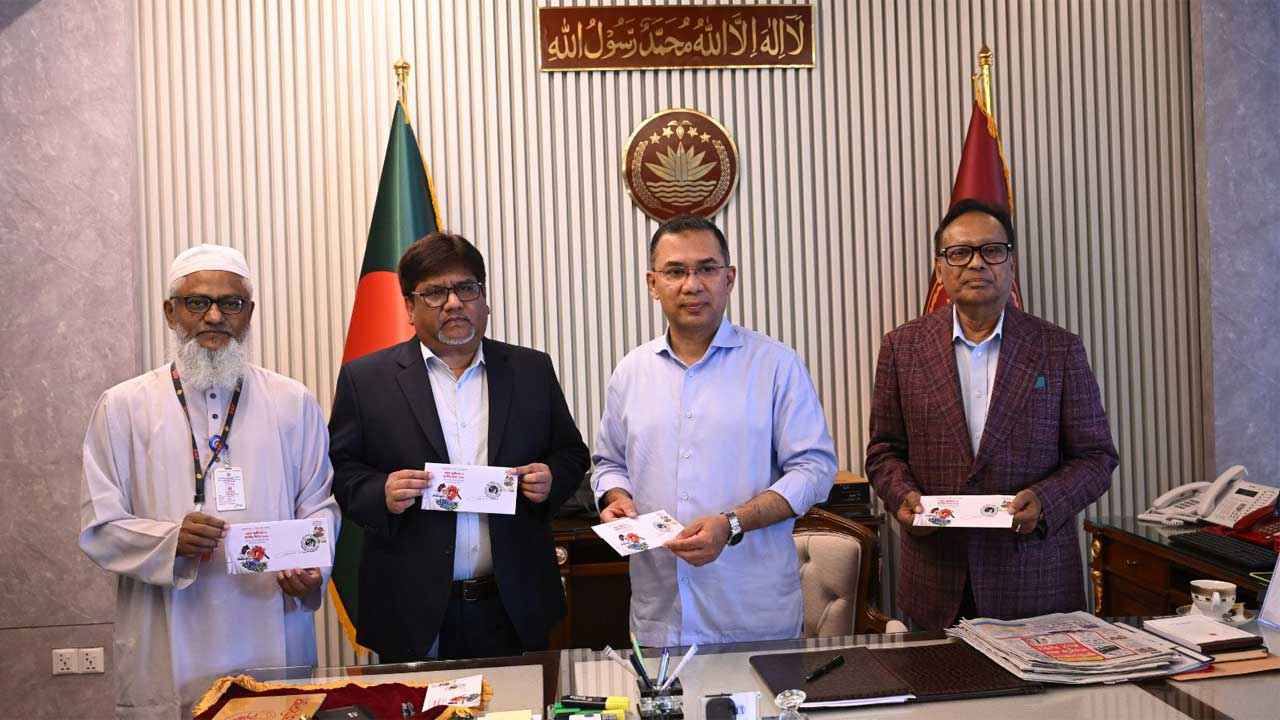 স্বাধীনতা দিবস উপলক্ষে স্মারক ডাক টিকেট উন্মোচন করলেন প্রধানমন্ত্রী