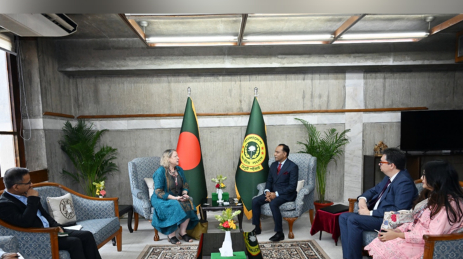 ডেপুটি স্পিকারের সঙ্গে ইউনেস্কো প্রতিনিধিদলের সাক্ষাৎ