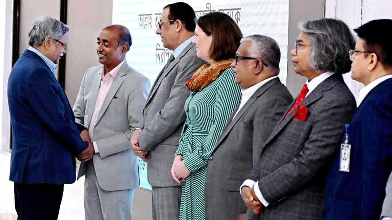 চিকিৎসা শেষে দেশে ফিরলেন রাষ্ট্রপতি